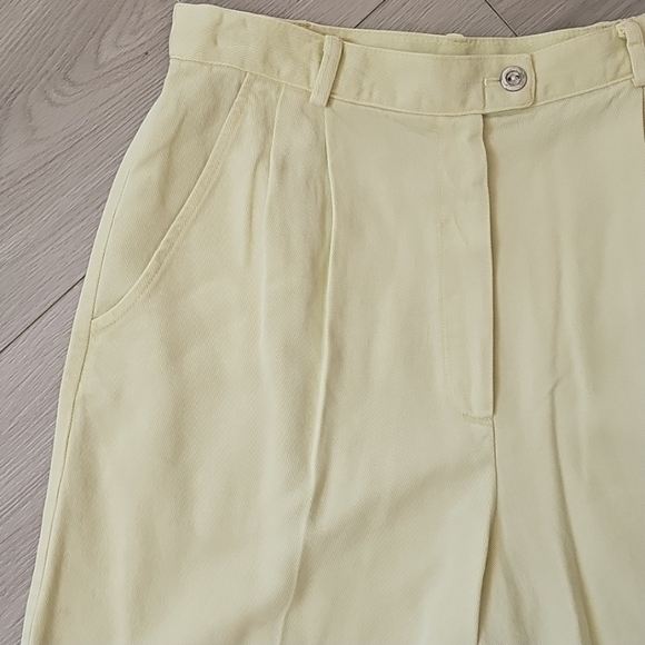 Vintage Ultra 13" High Waist Softgirl Butter Yellow Shorts, Vintage Size 6 - Picture 2 of 13